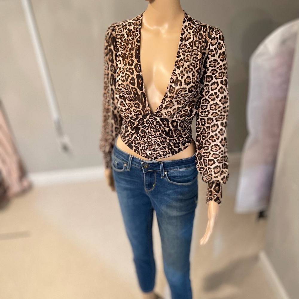 Animal Print Light Blouse with Rouching or No Rouching Pull - Picture 3 of 14